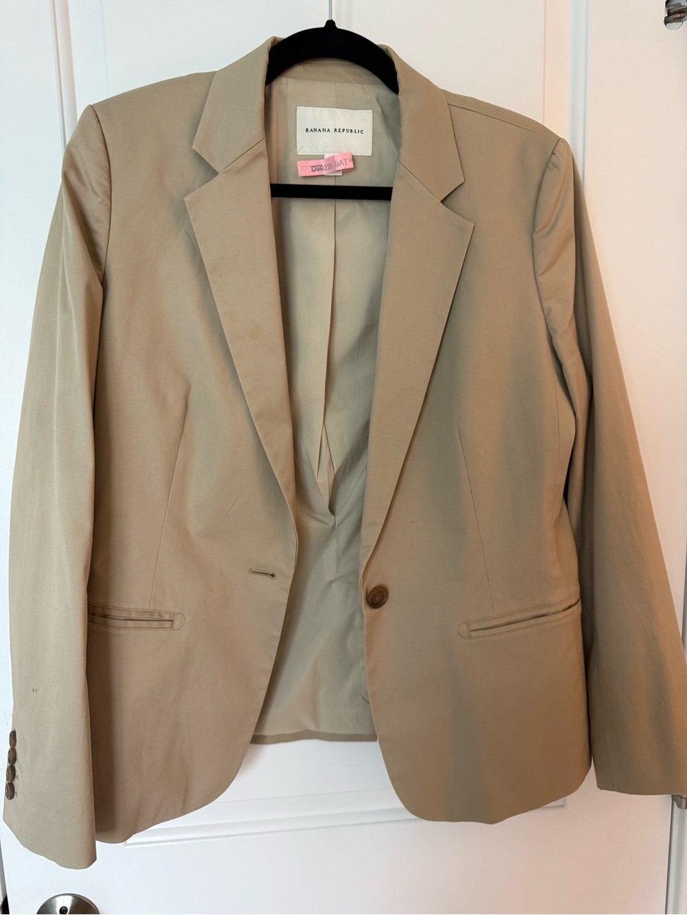 Banana Republic Women's Beige Tailored Blazer and Skirt - Picture 3 of 10